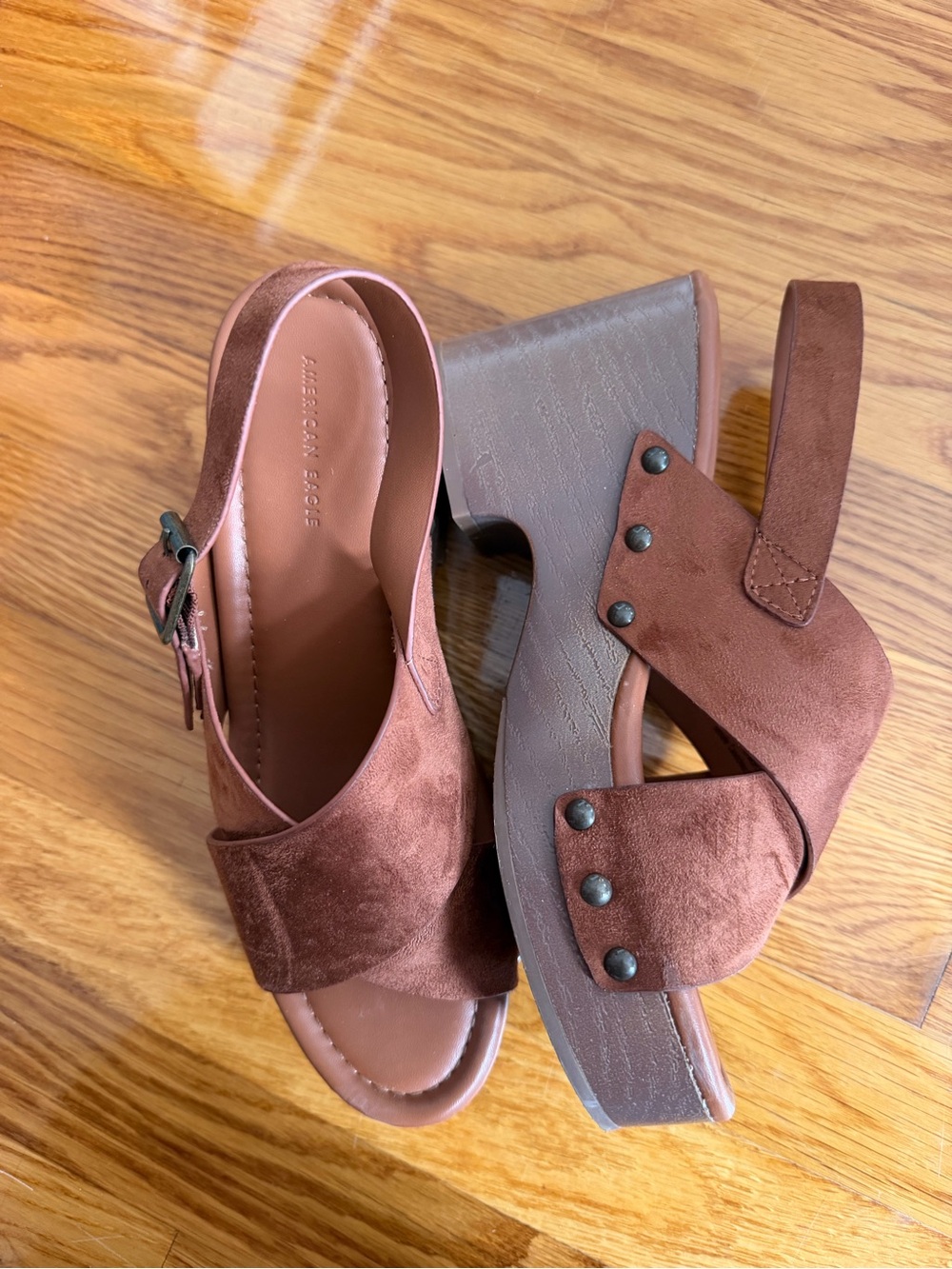 American Eagle Chunky Tan Suede Platform Sandals Size 8